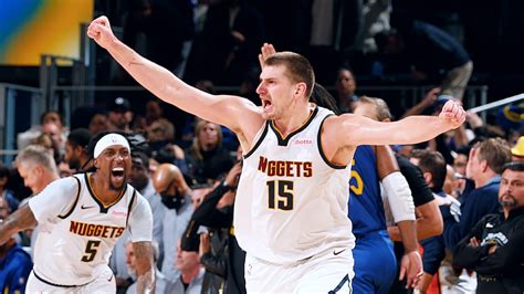 Nikola Jokic makes 39-foot buzzer beater as Nuggets complete stunning comeback at Warriors